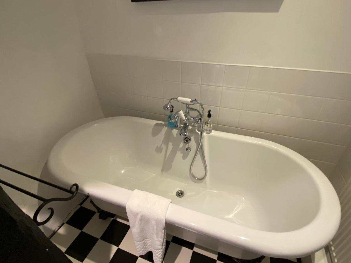 The Fleur De Lys 3*