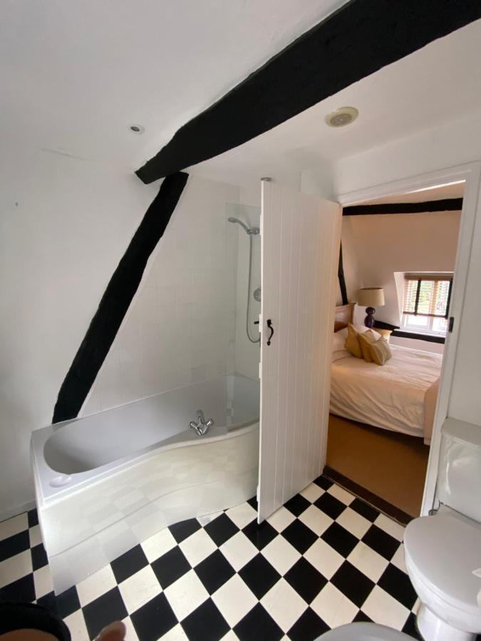 The Fleur De Lys Inn